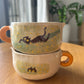 Tasse céramique modelée et peinte à la main – Champ fleuri