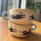 Tasse céramique modelée et peinte à la main – Les aventures de Félix