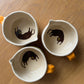 Tasse céramique modelée et peinte à la main – Champ fleuri